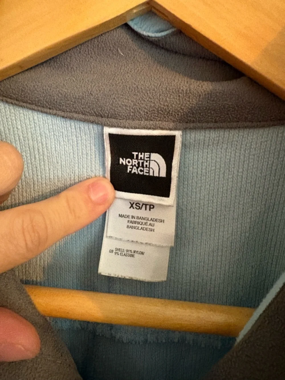 The North Face Women’s Sky Blue Half-Zip Windbreaker Pullover - Picture 2 of 3